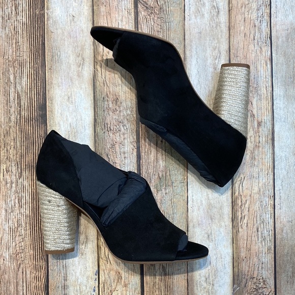 VINCE. Percey Black Suede Block Heel Size 6 - Picture 4 of 11